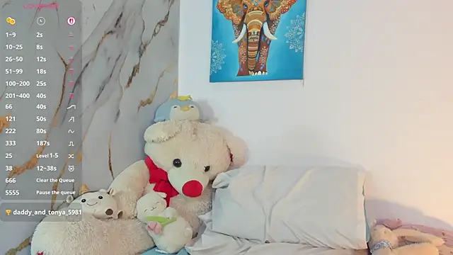 Snapshot of cute_dani01 chatting on 10.28.25 cute dani01 online show from 10.28.25