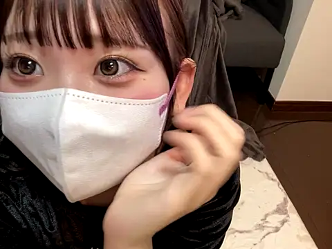 Snapshot of shina_mo_n_ch chatting on 11.17.25 shina mo n ch online show from 11.17.25