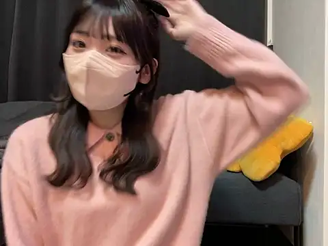 Snapshot of shina_mo_n_ch chatting on 12.18.25 shina mo n ch online show from 12.18.25