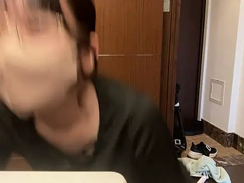 Snapshot of shina_mo_n_ch chatting on 12.20.25 shina mo n ch online show from 12.20.25