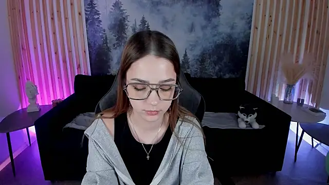 PamBeesly online show from 03.14.25