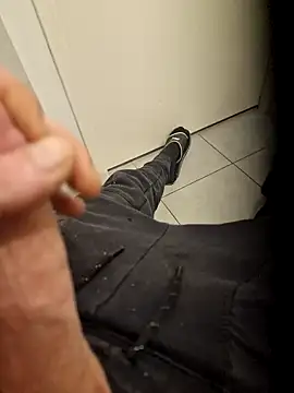 Snapshot of guilove5 chatting on 01.26.25 guilove5 online show from 01.26.25