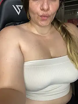 Snapshot of kristel_blondie chatting on 07.23.26 kristel blondie online show from 07.23.26