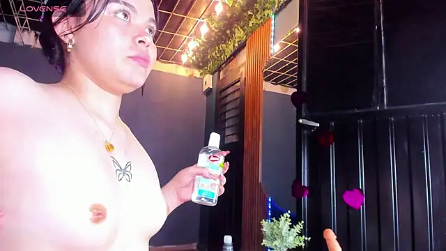 Snapshot of Zoe_Cheshire chatting on 02.15.25 Zoe Cheshire online show from 02.15.25