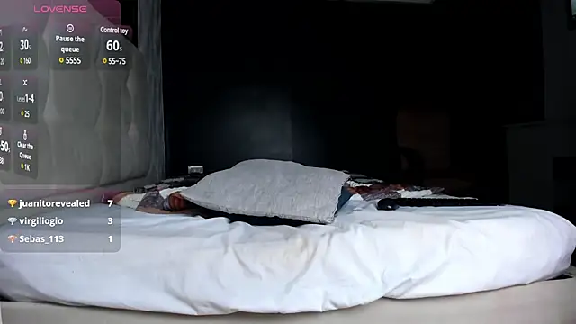 Snapshot of Zoe_Cheshire chatting on 03.10.25 Zoe Cheshire online show from 03.10.25