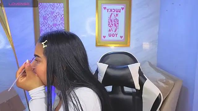 Snapshot of Paulette_v chatting on 03.19.26 Paulette v online show from 03.19.26