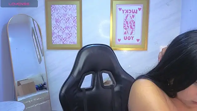 Snapshot of Paulette_v chatting on 03.20.26 Paulette v online show from 03.20.26