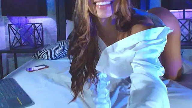 Bella Smiith  online show from 02.08.25