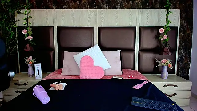 Bella Smiith  online show from 09.28.25