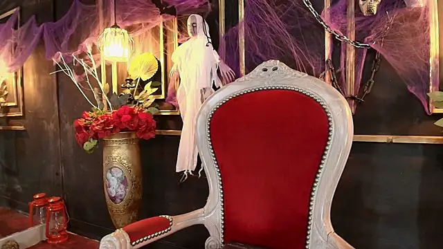 Bella Smiith  online show from 10.29.25