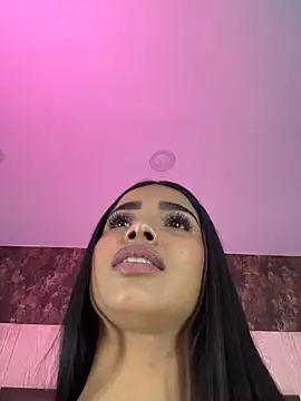 Bella Smiith  online show from 11.16.25