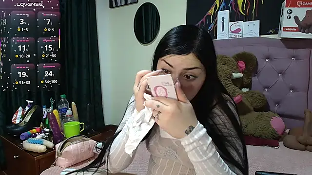 Snapshot of Emmie_Hot chatting on 06.05.26 Emmie Hot online show from 06.05.26