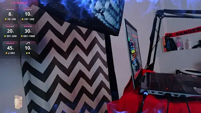 Snapshot of KittiePurry69 chatting on 11.06.25 KittiePurry69 online show from 11.06.25