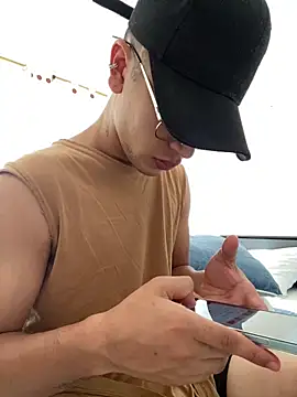 Snapshot of Diegosavage3 chatting on 09.19.25 Diegosavage3 online show from 09.19.25