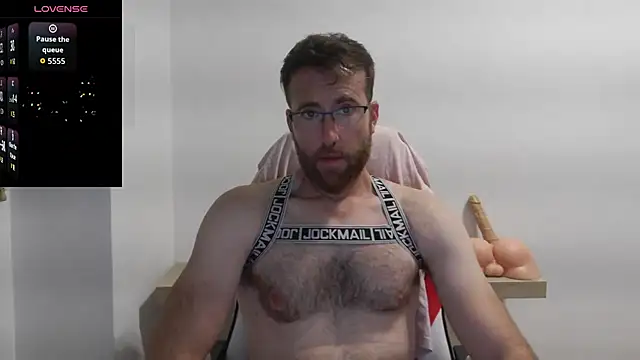 Snapshot of machohiberiko chatting on 09.28.25 machohiberiko online show from 09.28.25