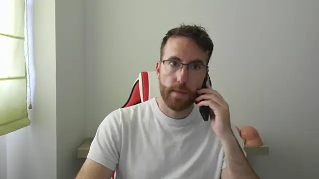 Snapshot of machohiberiko chatting on 10.19.25 machohiberiko online show from 10.19.25