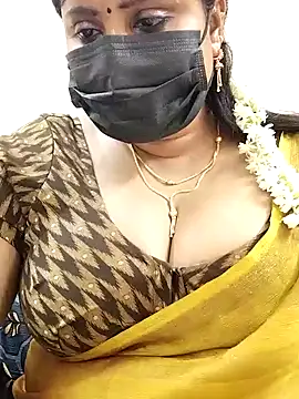 Snapshot of Queenflowerr chatting on 01.26.25 Queenflowerr online show from 01.26.25