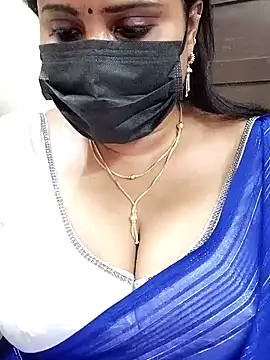 Snapshot of Queenflowerr chatting on 01.27.25 Queenflowerr online show from 01.27.25