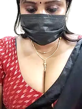 Snapshot of Queenflowerr chatting on 01.28.25 Queenflowerr online show from 01.28.25