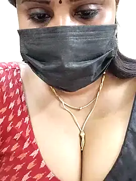 Snapshot of Queenflowerr chatting on 02.06.25 Queenflowerr online show from 02.06.25