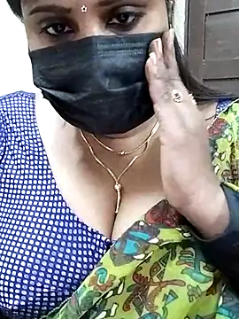 Snapshot of Queenflowerr chatting on 02.15.25 Queenflowerr online show from 02.15.25