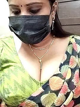 Snapshot of Queenflowerr chatting on 02.22.25 Queenflowerr online show from 02.22.25