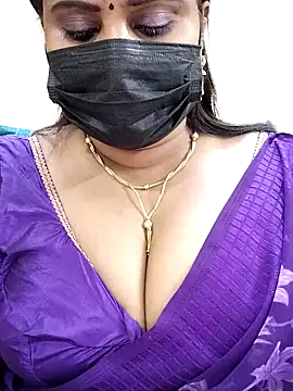 Snapshot of Queenflowerr chatting on 03.02.25 Queenflowerr online show from 03.02.25