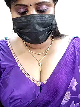 Snapshot of Queenflowerr chatting on 03.02.25 Queenflowerr online show from 03.02.25