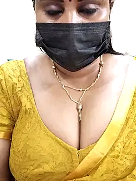 Snapshot of Queenflowerr chatting on 03.20.25 Queenflowerr online show from 03.20.25