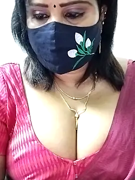 Snapshot of Queenflowerr chatting on 09.09.25 Queenflowerr online show from 09.09.25