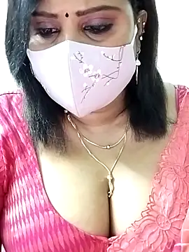 Snapshot of Queenflowerr chatting on 09.11.25 Queenflowerr online show from 09.11.25