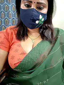 Snapshot of Queenflowerr chatting on 04.19.26 Queenflowerr online show from 04.19.26