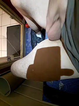 Snapshot of Berniwix2 chatting on 11.16.25 Berniwix2 online show from 11.16.25