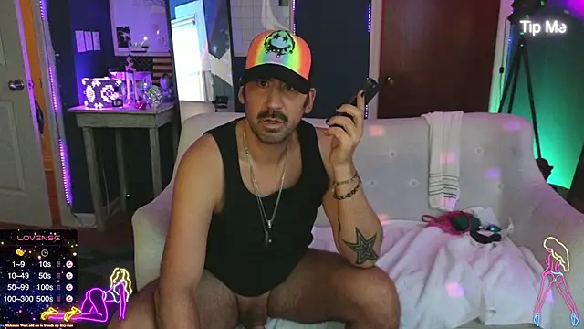 Snapshot of mistermikey24 chatting on 02.01.25 mistermikey24 online show from 02.01.25