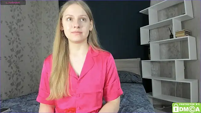 Snapshot of onelovelyalice chatting on 01.23.25 onelovelyalice online show from 01.23.25