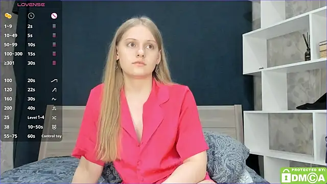 Snapshot of onelovelyalice chatting on 03.11.25 onelovelyalice online show from 03.11.25