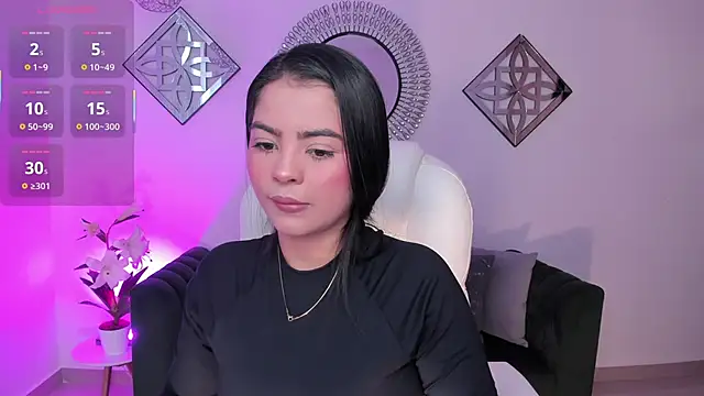 Snapshot of Layla_Breezee chatting on 12.15.25 Layla Breezee online show from 12.15.25