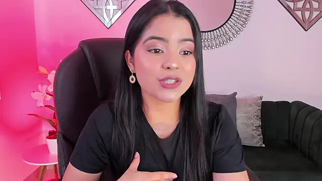 Snapshot of Layla_Breezee chatting on 02.08.26 Layla Breezee online show from 02.08.26