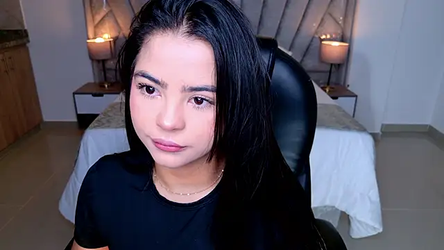Snapshot of Layla_Breezee chatting on 06.05.26 Layla Breezee online show from 06.05.26
