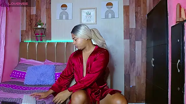 Snapshot of electrabrowns chatting on 02.18.26 electrabrowns online show from 02.18.26