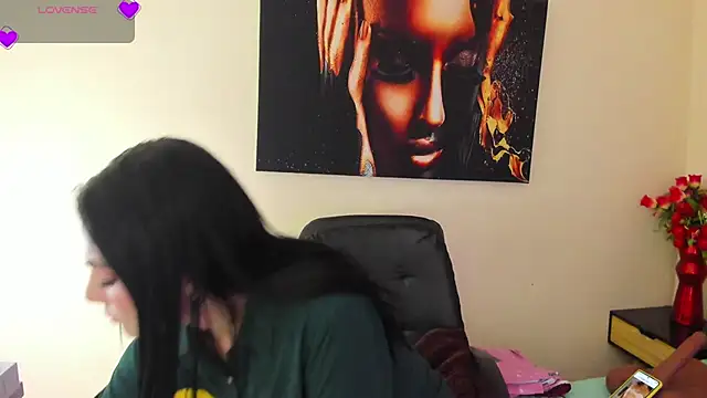 Snapshot of scarlet_hit chatting on 10.29.25 scarlet hit online show from 10.29.25