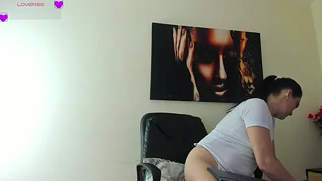 Snapshot of scarlet_hit chatting on 11.13.25 scarlet hit online show from 11.13.25