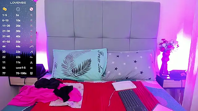 Snapshot of scarlet_hit chatting on 11.29.25 scarlet hit online show from 11.29.25