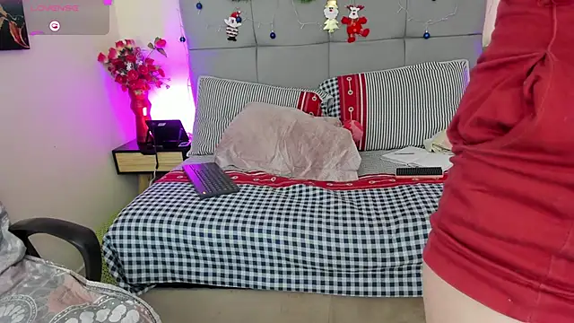 Snapshot of scarlet_hit chatting on 12.15.25 scarlet hit online show from 12.15.25