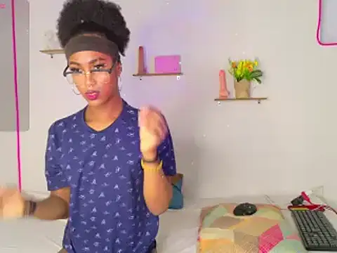 nahomy james25 online show from 01.23.25