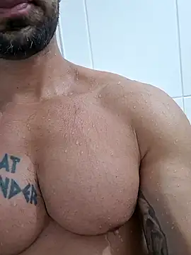 Snapshot of badbrown chatting on 11.09.25 badbrown online show from 11.09.25