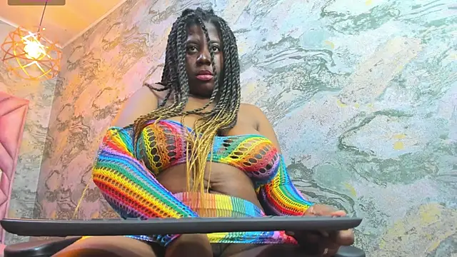 Snapshot of nefertiti_ebony chatting on 05.16.26 nefertiti ebony online show from 05.16.26