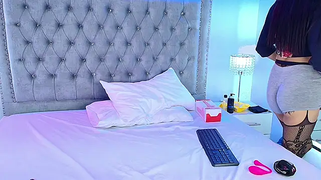 Snapshot of Charlotte_ethan chatting on 01.22.25 Charlotte ethan online show from 01.22.25