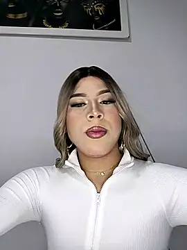 Snapshot of Sweet_LeahSaenz chatting on 01.11.26 Sweet LeahSaenz online show from 01.11.26