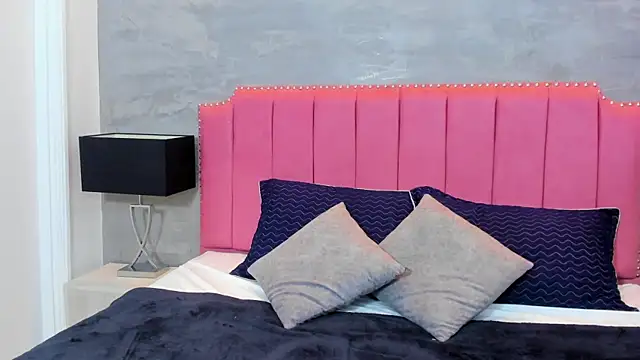 Alaia Colins online show from 09.15.25